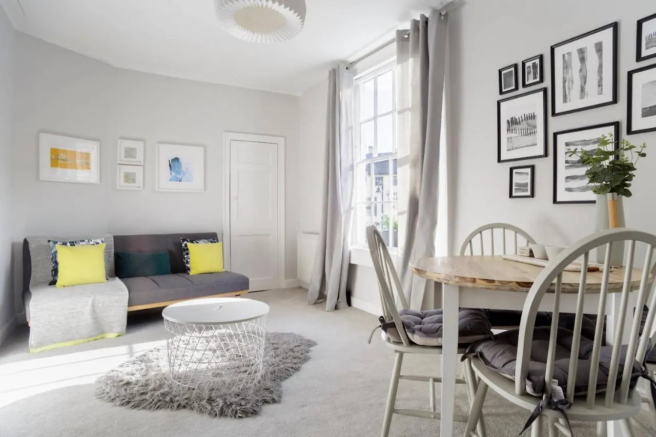 The Apartment, Bath