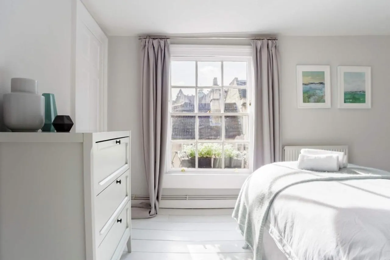 The Apartment, Bath 0*,