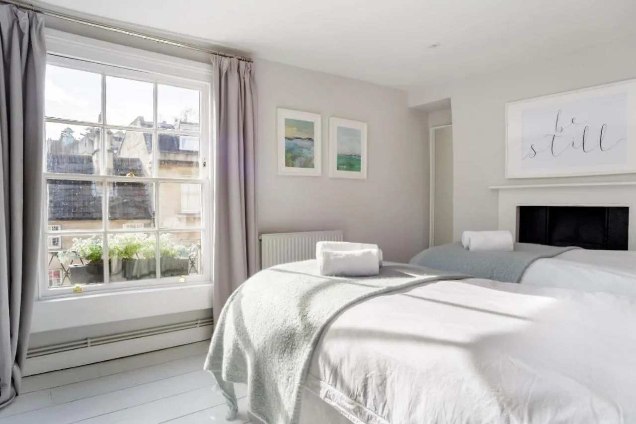 The Apartment, Bath